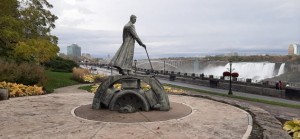 Nicolas Tesla en las Cataratas del NIágara